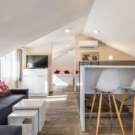 Elegant Residence Rooms & Apartments สปลิท ภายนอก รูปภาพ