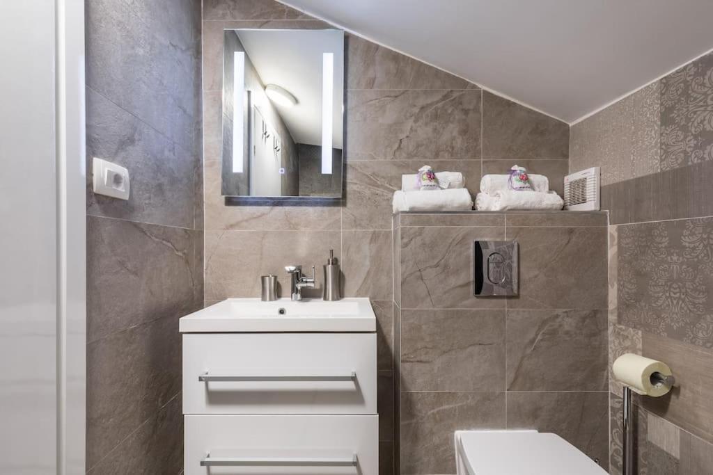 Elegant Residence Rooms & Apartments สปลิท ภายนอก รูปภาพ