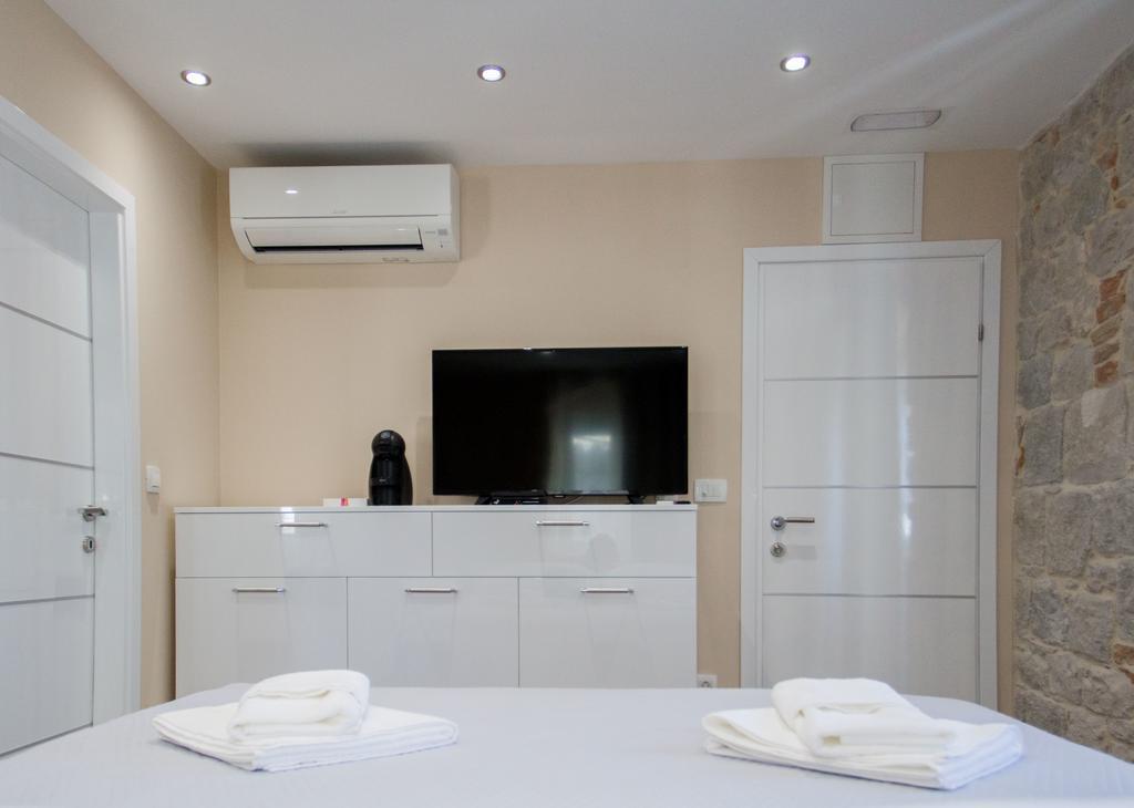 Elegant Residence Rooms & Apartments สปลิท ภายนอก รูปภาพ