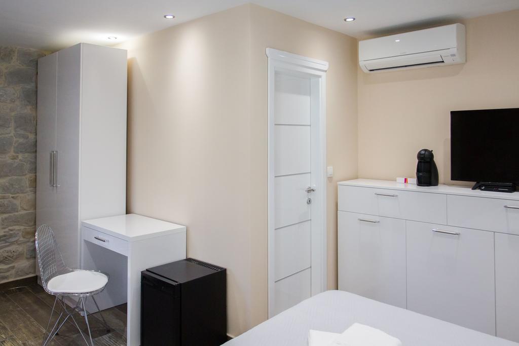 Elegant Residence Rooms & Apartments สปลิท ภายนอก รูปภาพ
