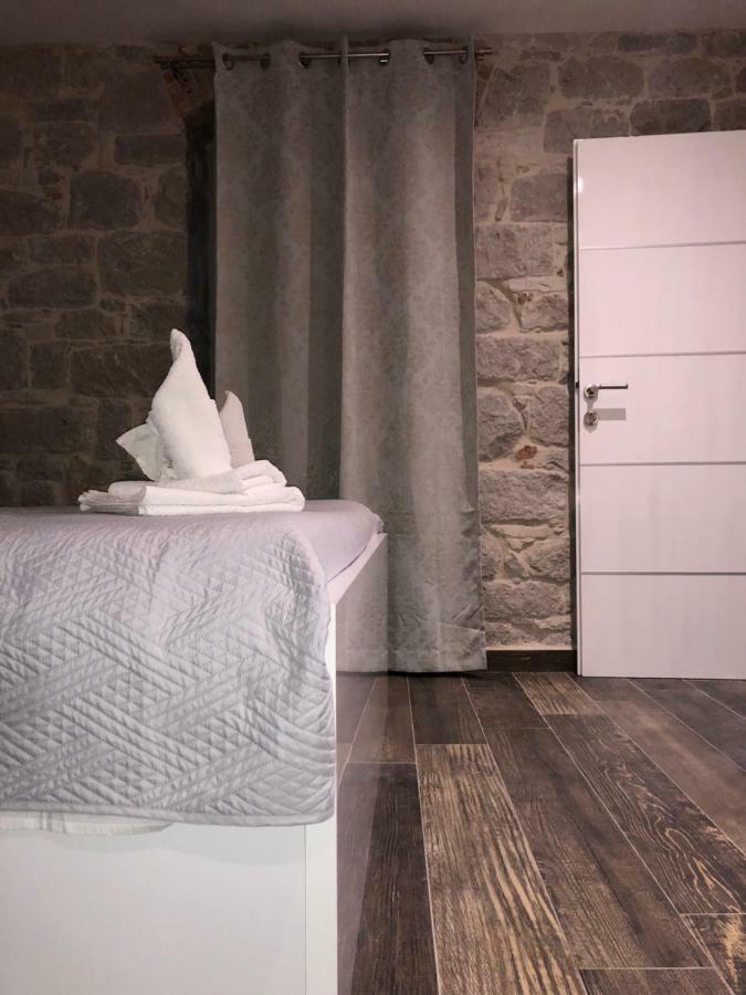 Elegant Residence Rooms & Apartments สปลิท ภายนอก รูปภาพ