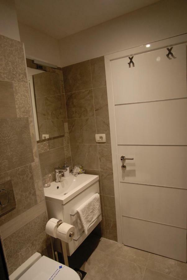 Elegant Residence Rooms & Apartments สปลิท ภายนอก รูปภาพ