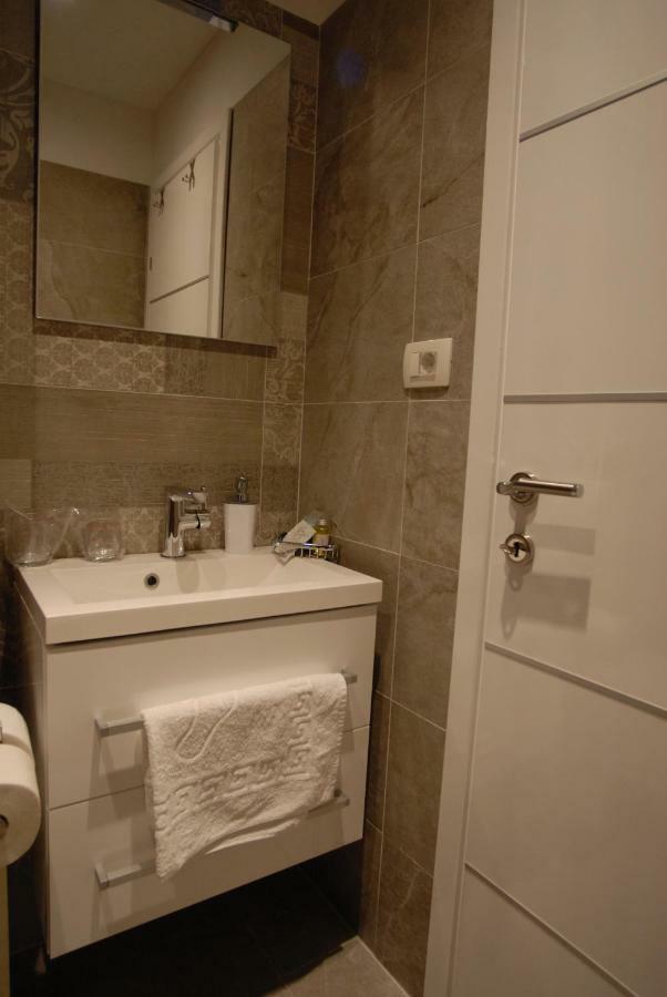 Elegant Residence Rooms & Apartments สปลิท ภายนอก รูปภาพ