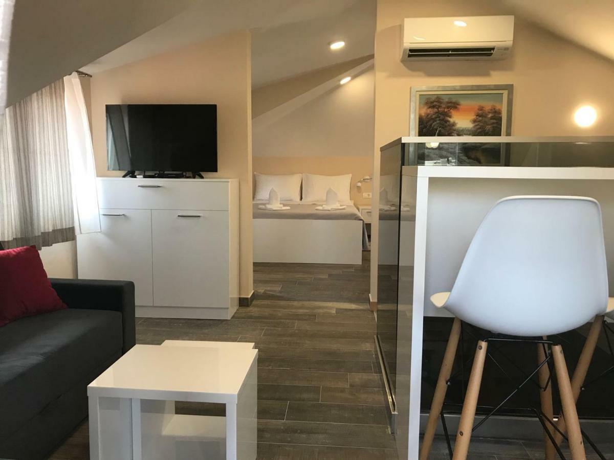 Elegant Residence Rooms & Apartments สปลิท ภายนอก รูปภาพ